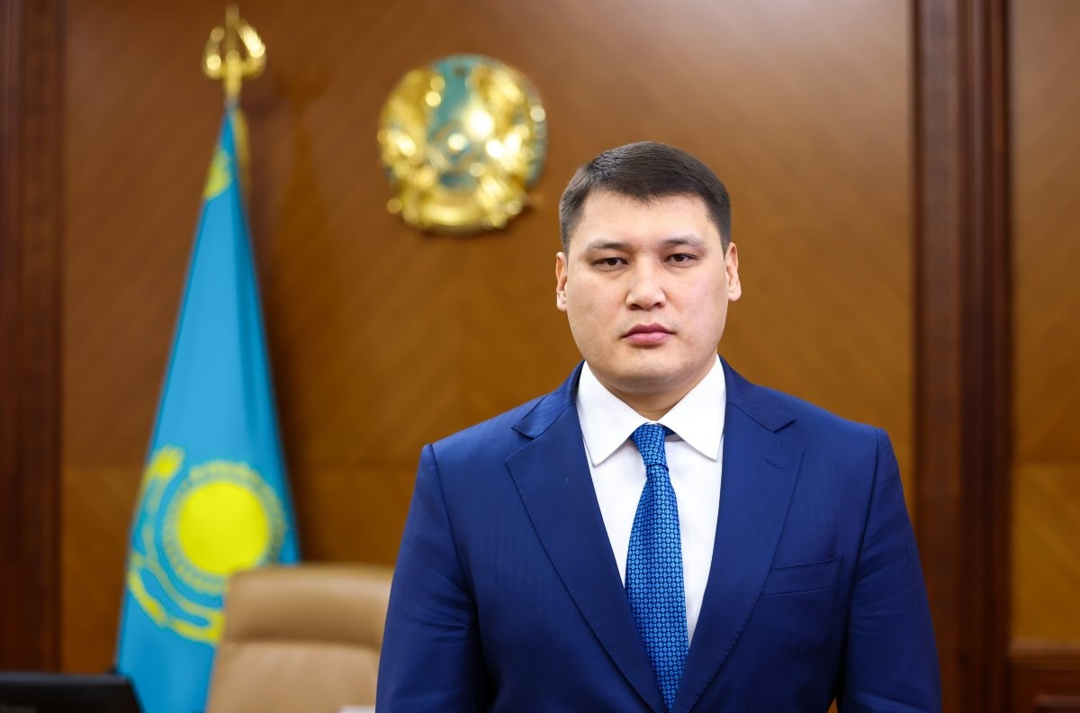 Кинотеатрдағы қызбен секс Севинч Муминова жыныстық қатынасқа түседі