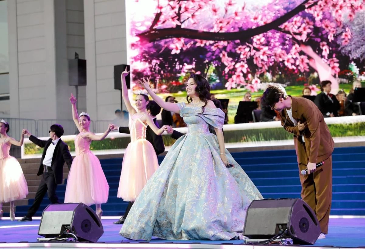 Алматыда Конституция күніне арналған мерекелік концертке 10 мыңнан астам көрермен жиналды