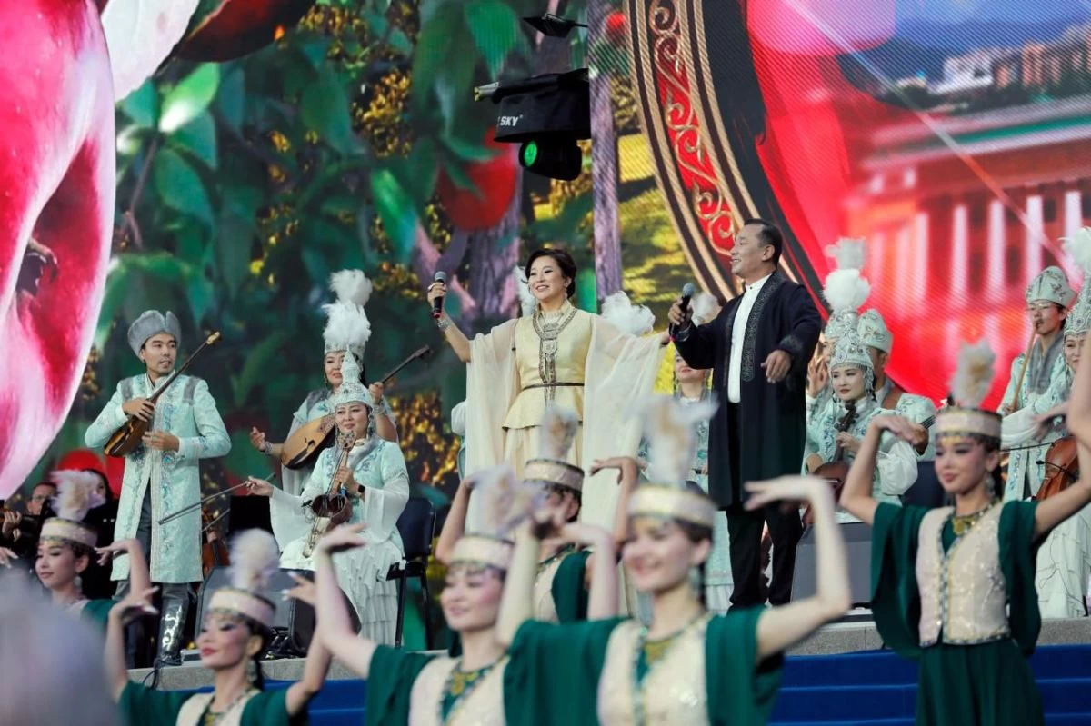 Алматыда Конституция күніне арналған мерекелік концертке 10 мыңнан астам көрермен жиналды