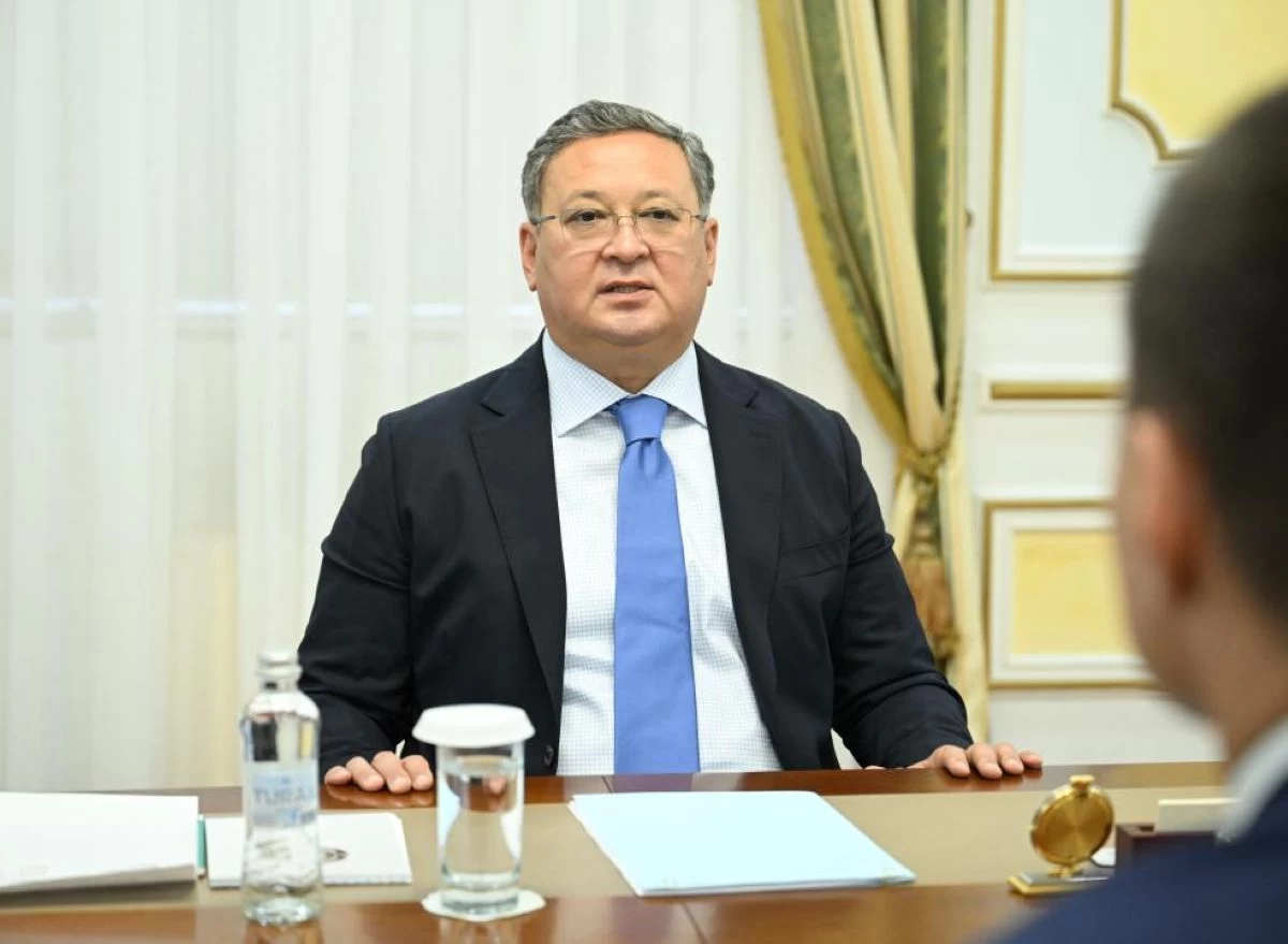 министр