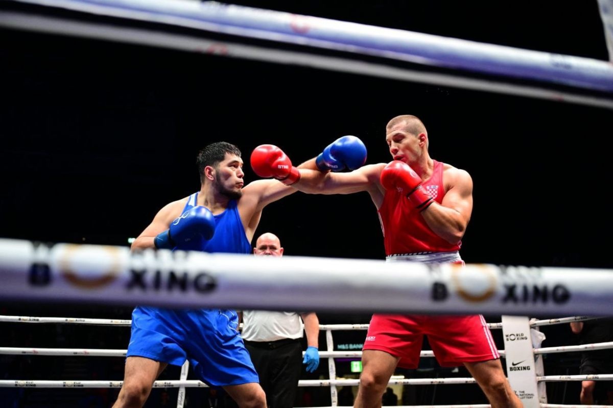 Қыздар өздерінің кискаларын веб-камера арқылы көрсетеді