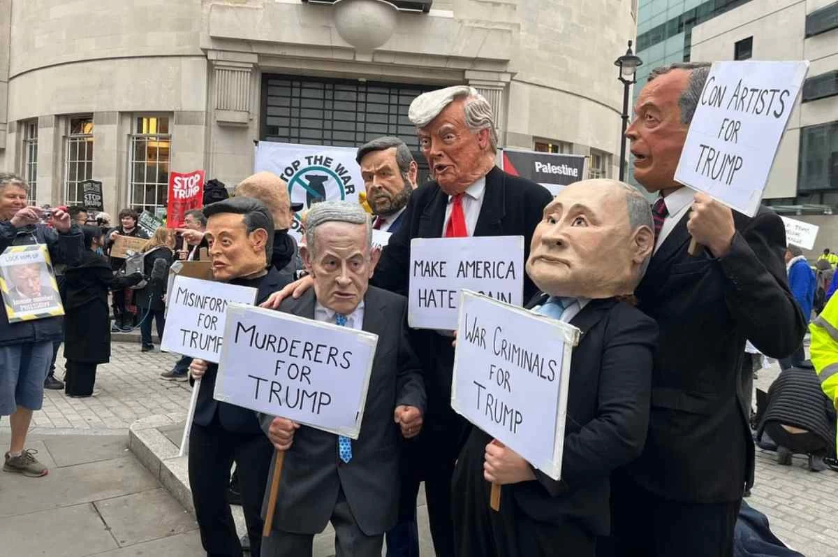 трамптың келуіне қарсы наразылық