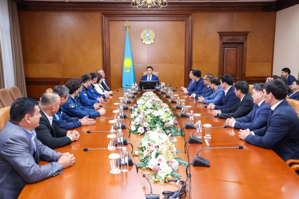 Встреча акима Шымкента с чемпионами мира и Азии