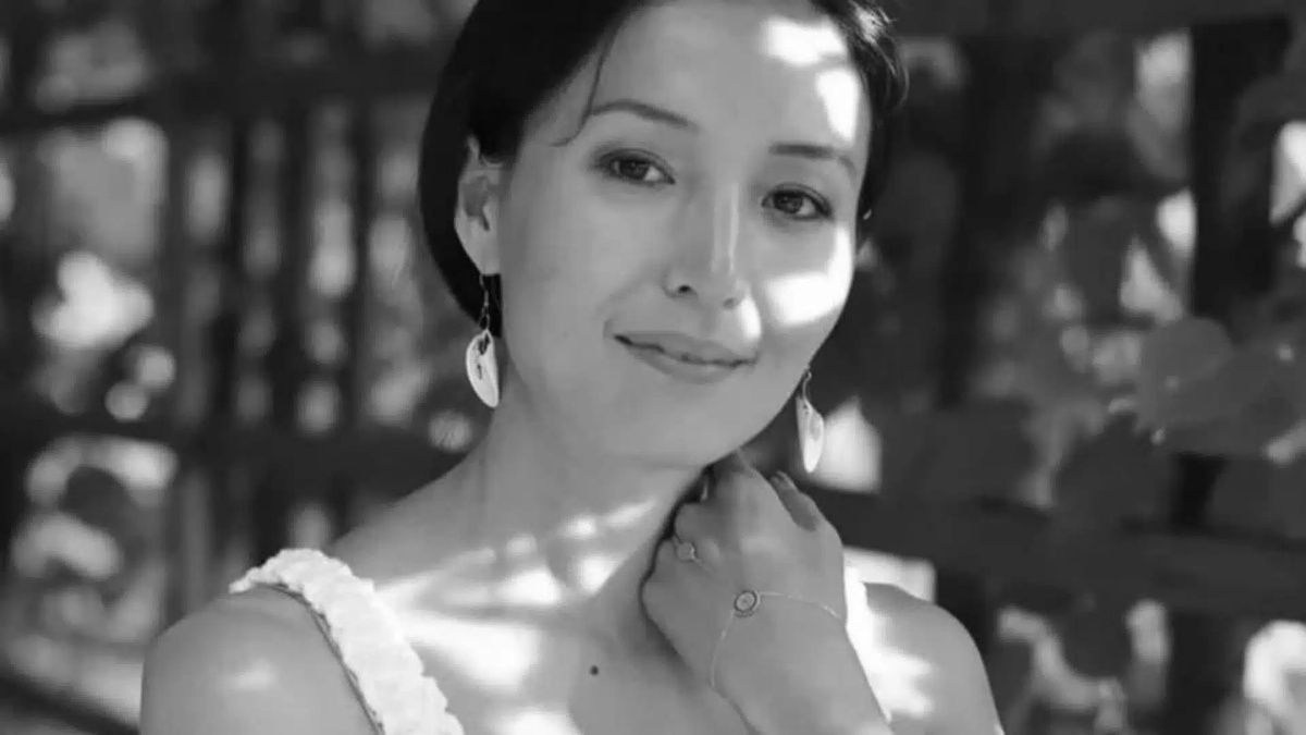 Көпшілікте бірінен соң бірі