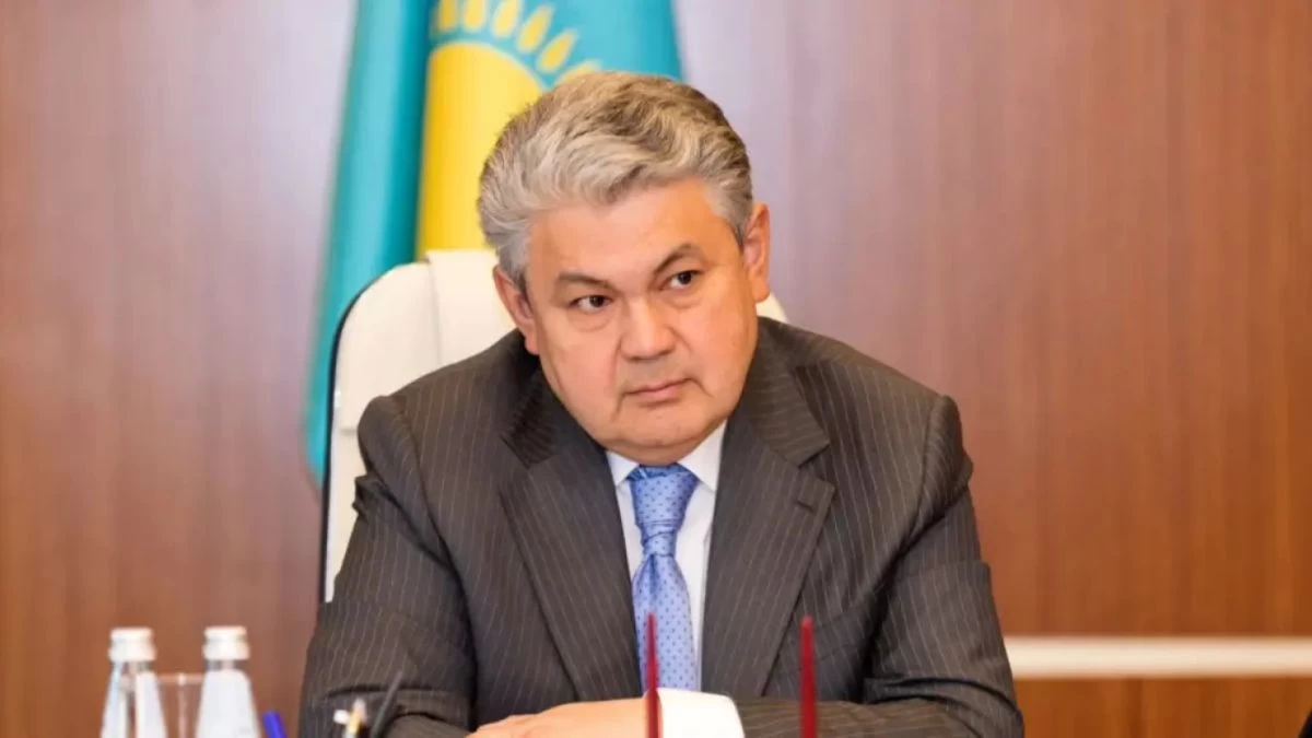 Сырты істер министрі