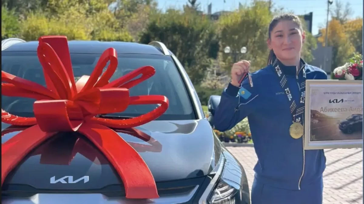 Әлемнің екі дүркін чемпионы Аида Әбікеноваға автокөлік сыйға берілді