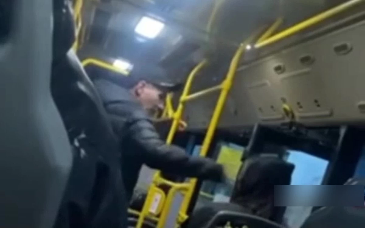 Петропавлда мас еркек автобуста 12 жастағы оқушыны ұрып кетті