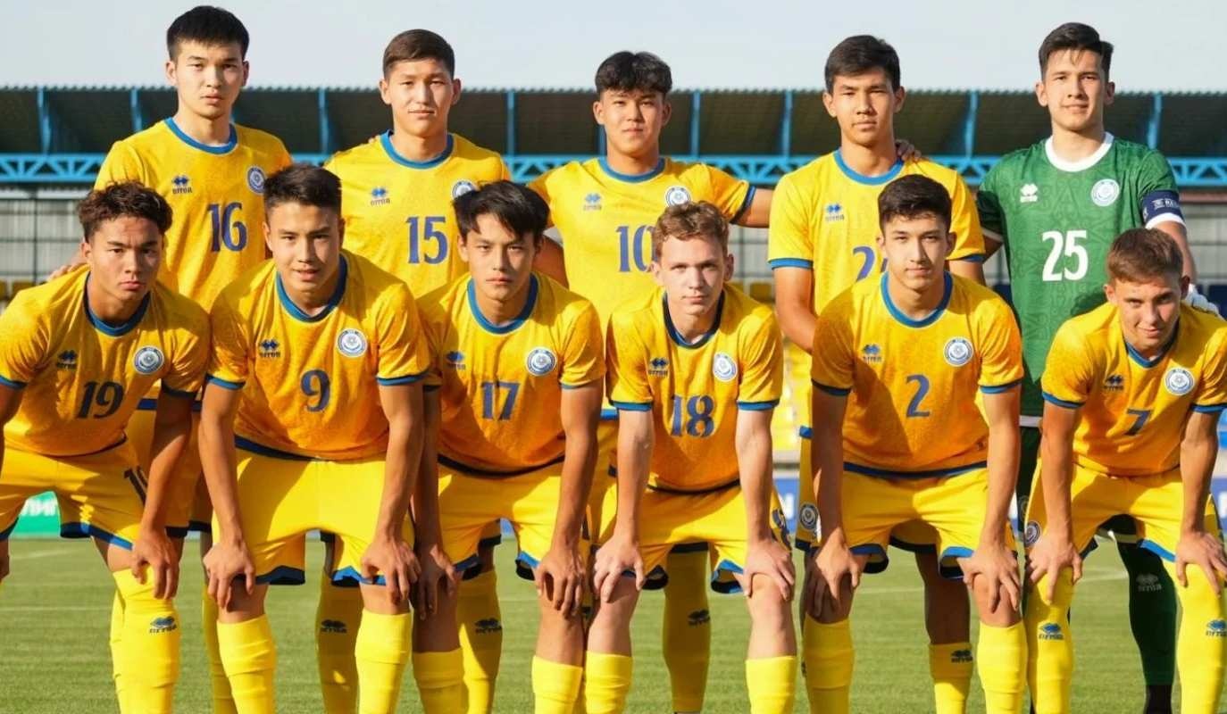 Қазір ағын су астында мастурбацияны қараңыз