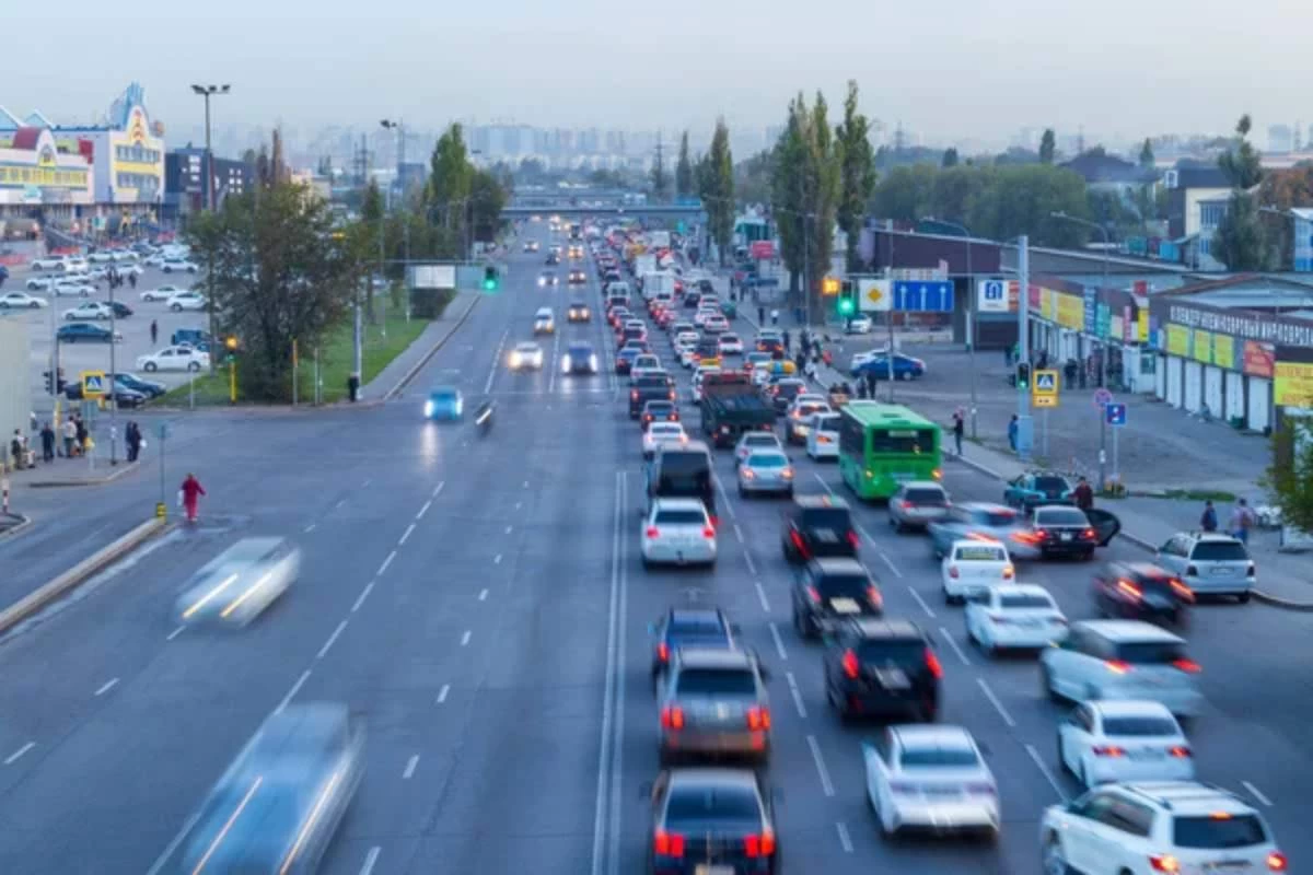 Алматыдағы кептеліс: Жаңа жұмыс кестесіне көшу мәселені шешпеген
