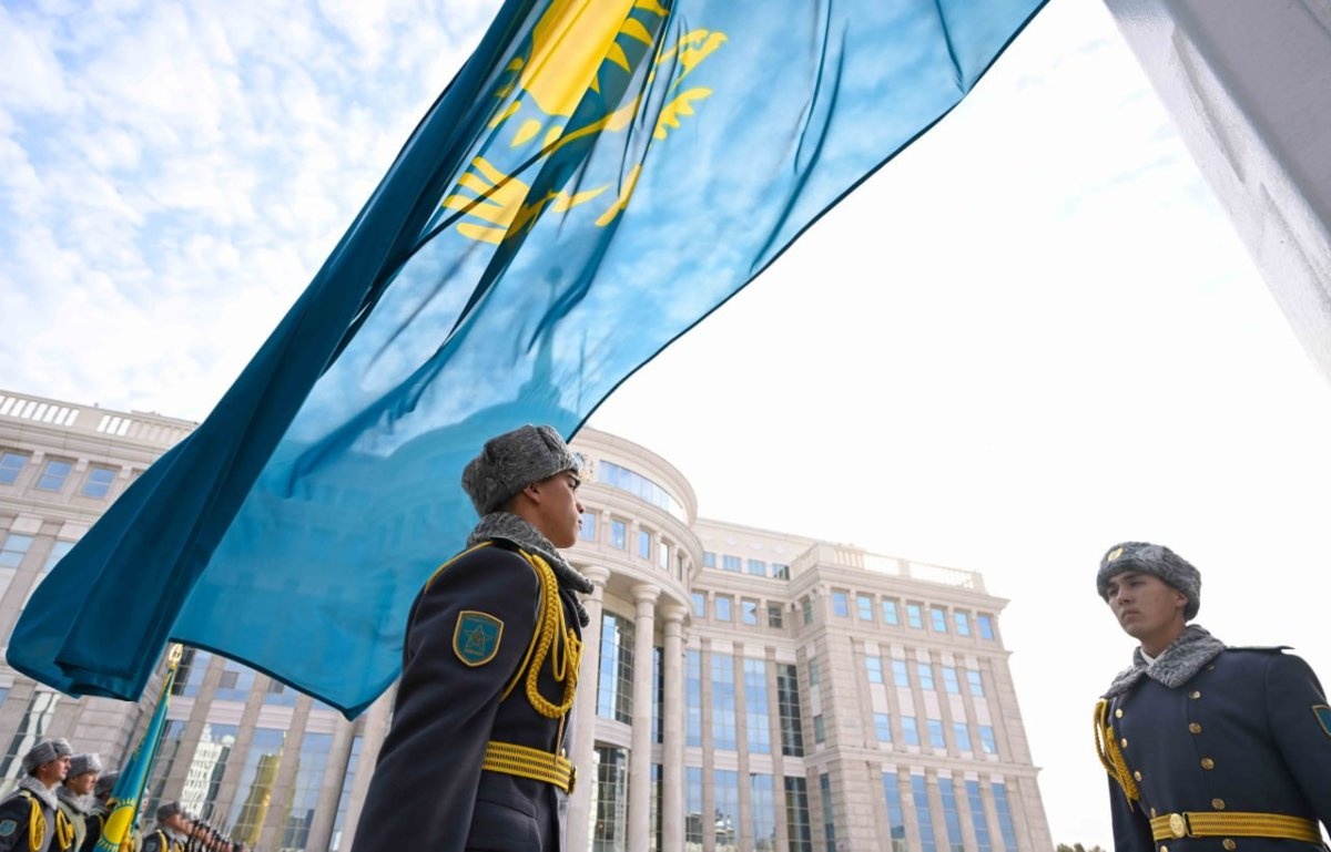 Қынаптағы мүшесі және шарлары бар порно