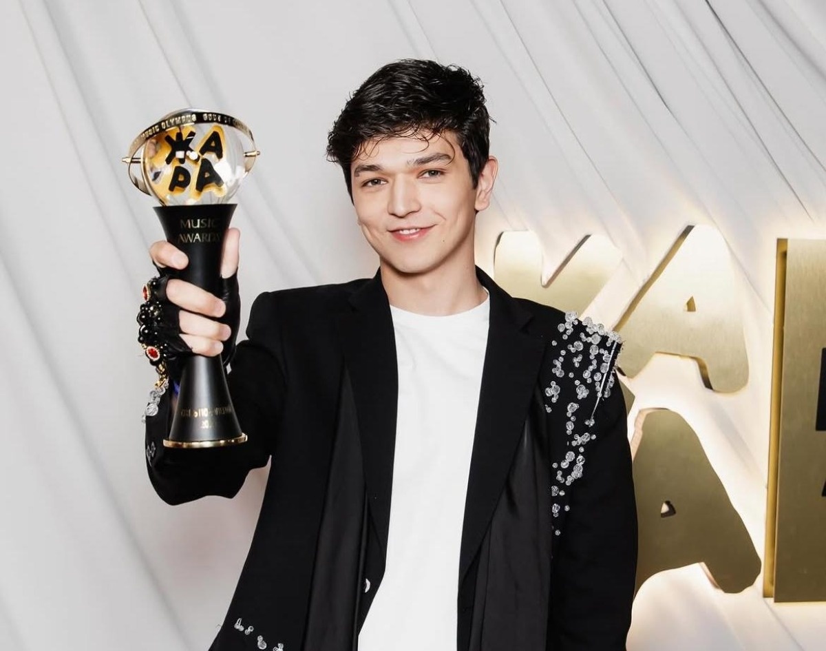 Қыздар жігітті міскегін жалауға мәжбүрлейді