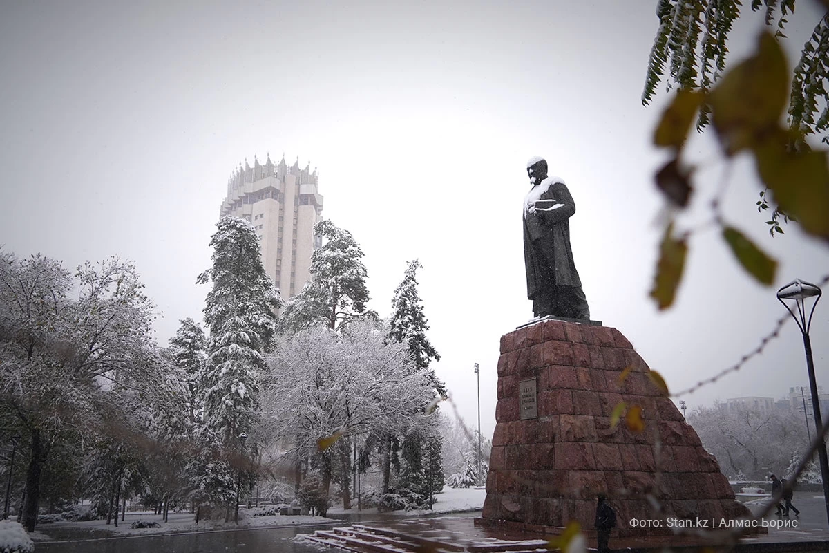 Абай ескерткіші Алматы Stan.kz