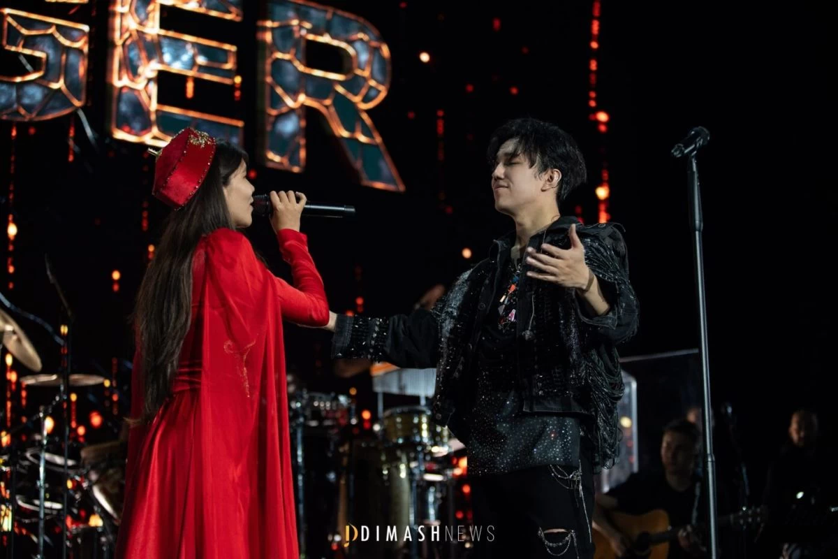 Испанияда ән айтты