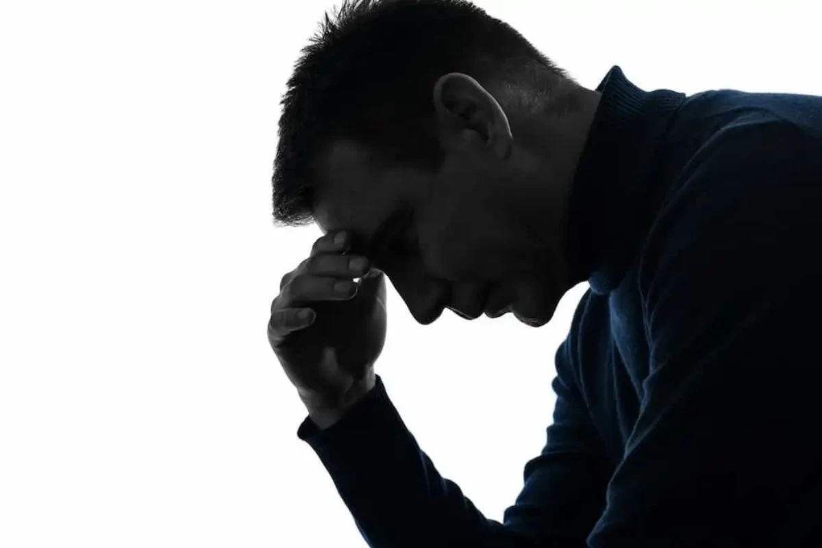 Ер адам ойланып қалды