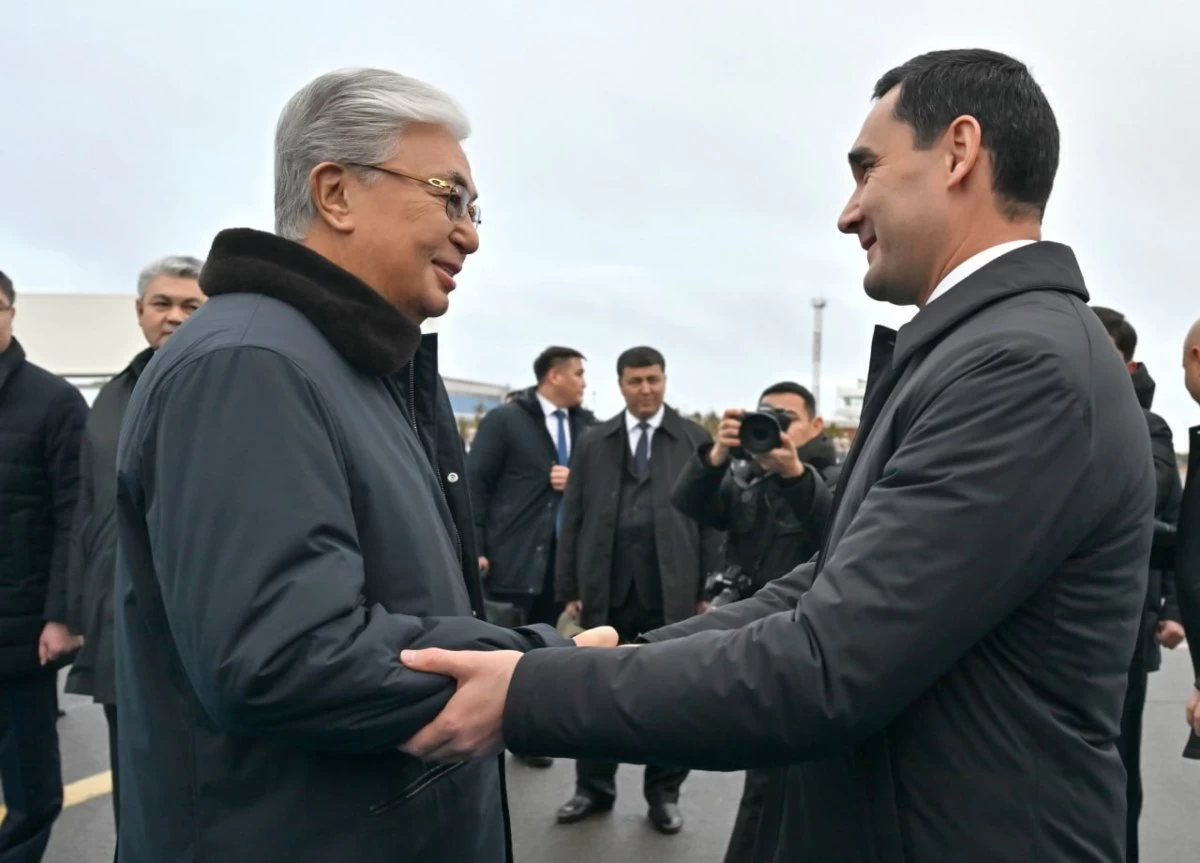 Тоқаев Түрікменстан Президенті Сердар Бердімұхамедовті қарсы алды