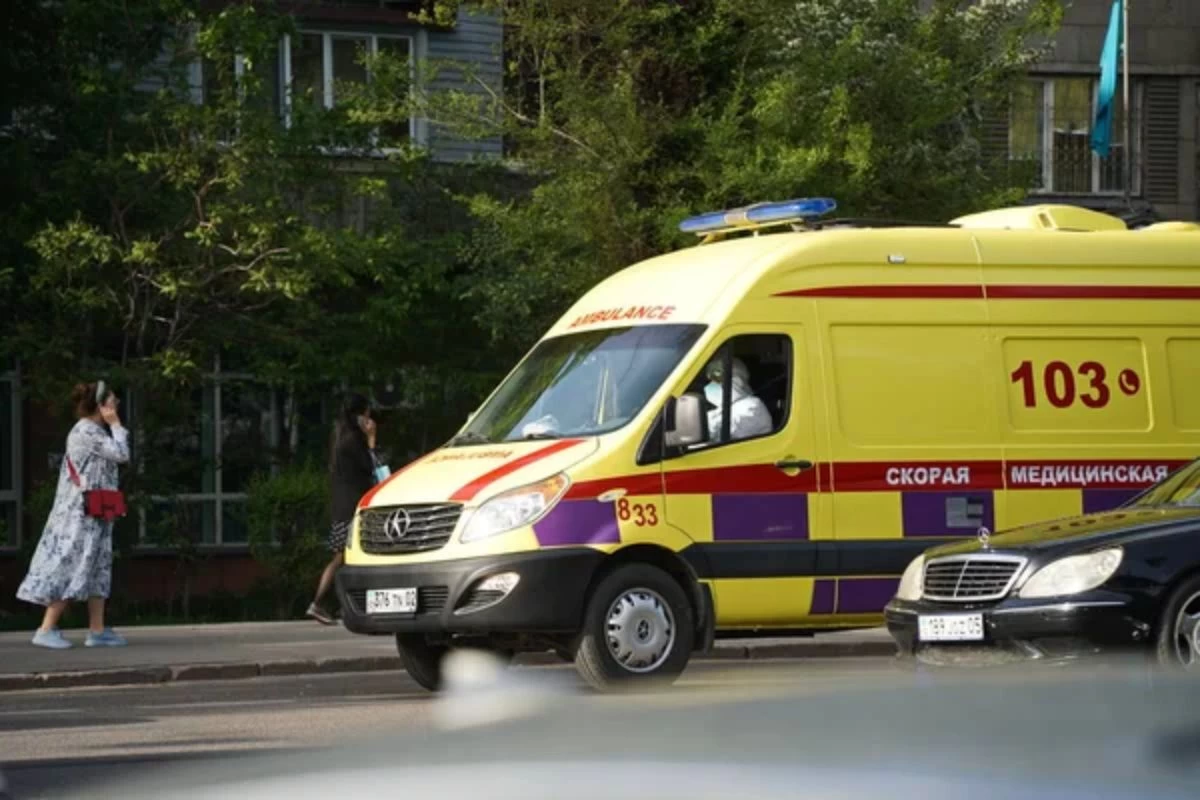 Петропавлда интернет жүргізіп жатқан жұмысшы биіктіктен құлап, қаза тапты