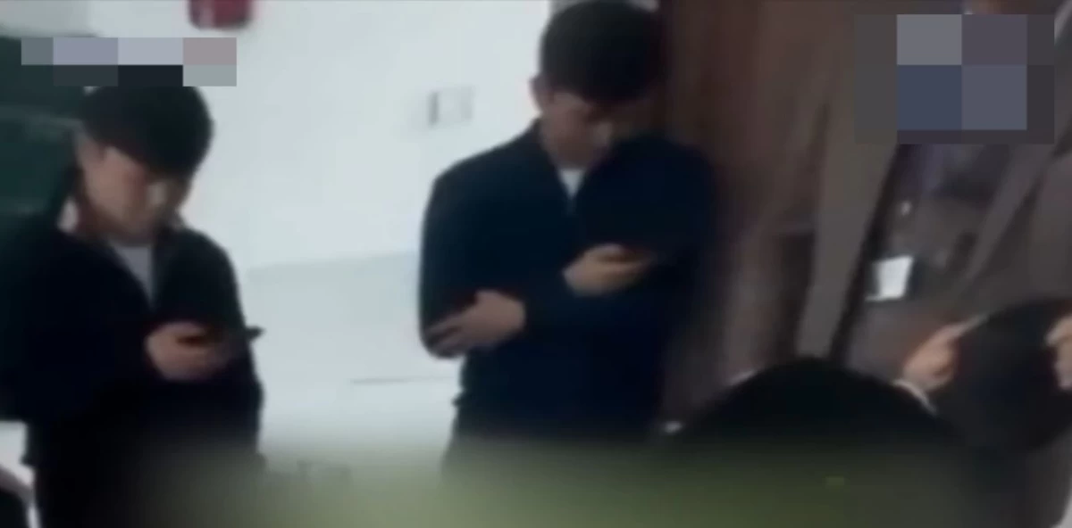 мұғалім оқушыны ұрған