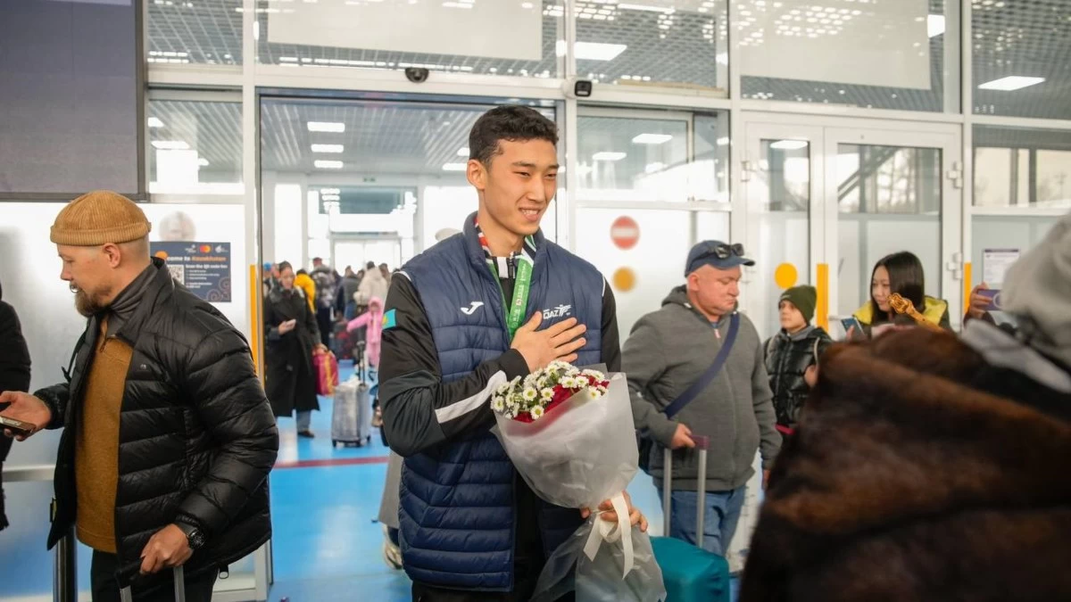 Шығысқазақстандықтар Батырхан Төлеуғалиді әуежайдан күтіп алды