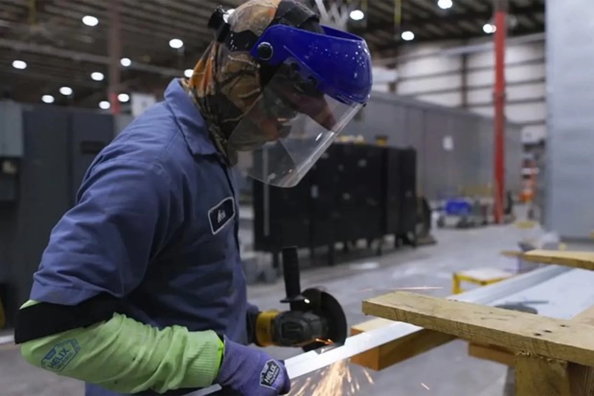 Ер адам компаниясын сатып, әр қызметкерге 200 миллионнан теңгеден астам сыйақы берді