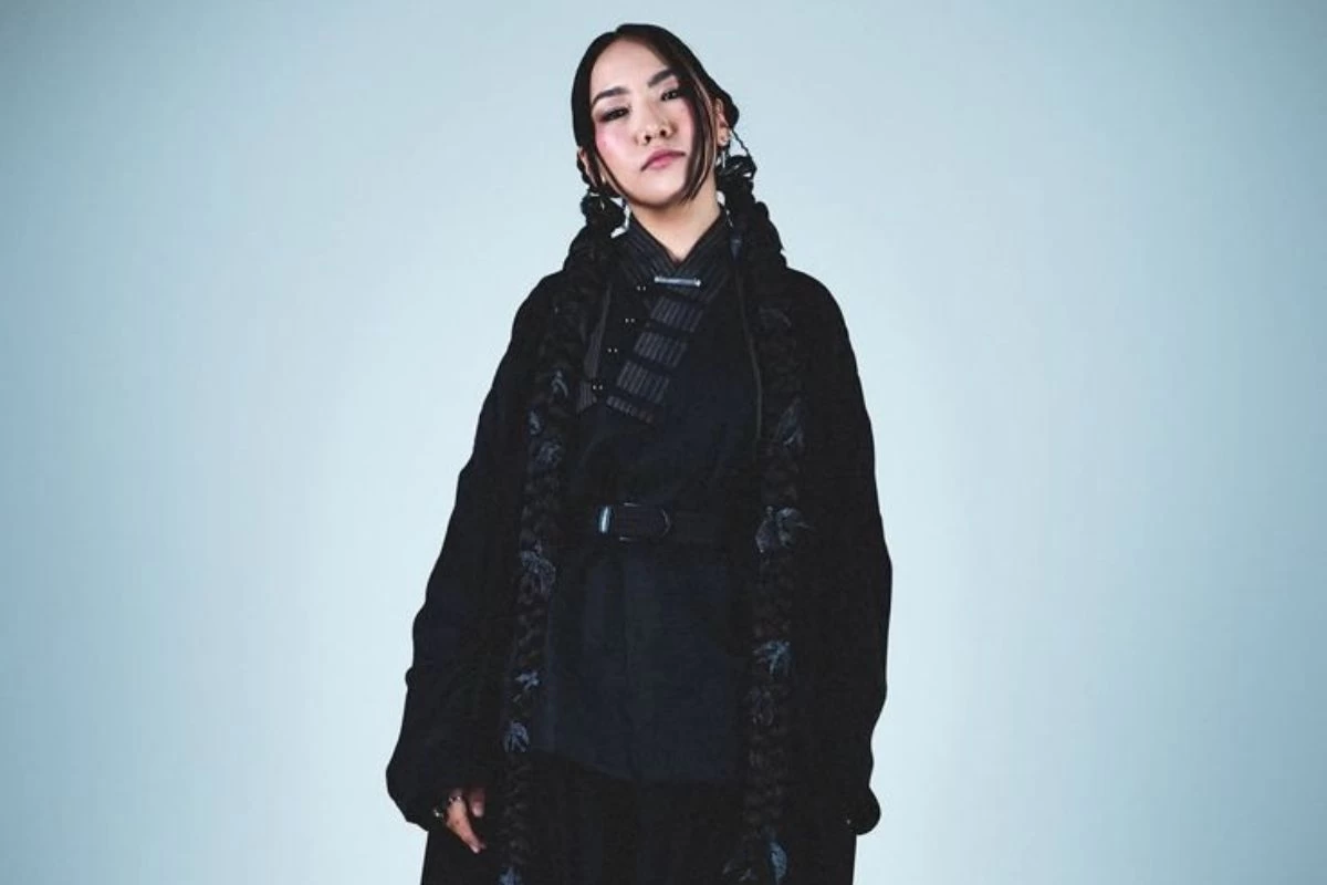 Yenlik әлемдік жұлдыздар қатысқан шоуда өнер көрсетті