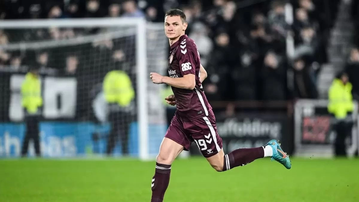 Хартс дебют