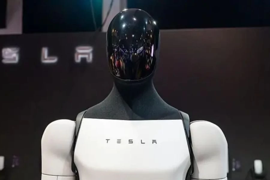 Tesla адамтәрізді роботтар өндірісі үшін электромобильдер қатарын қысқартады