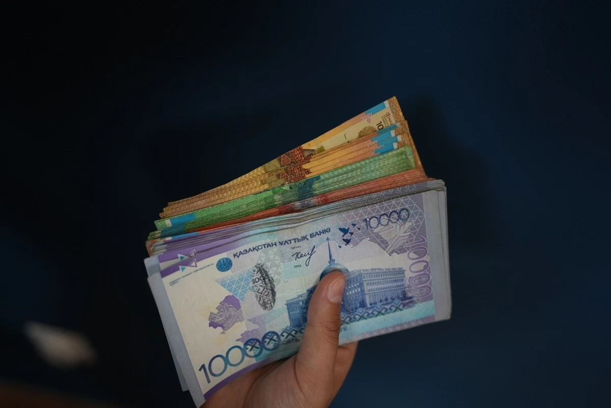 Мемлекеттік қызметкерлер енді жиі сыйақы алады: Жаңа ереже пайда болды