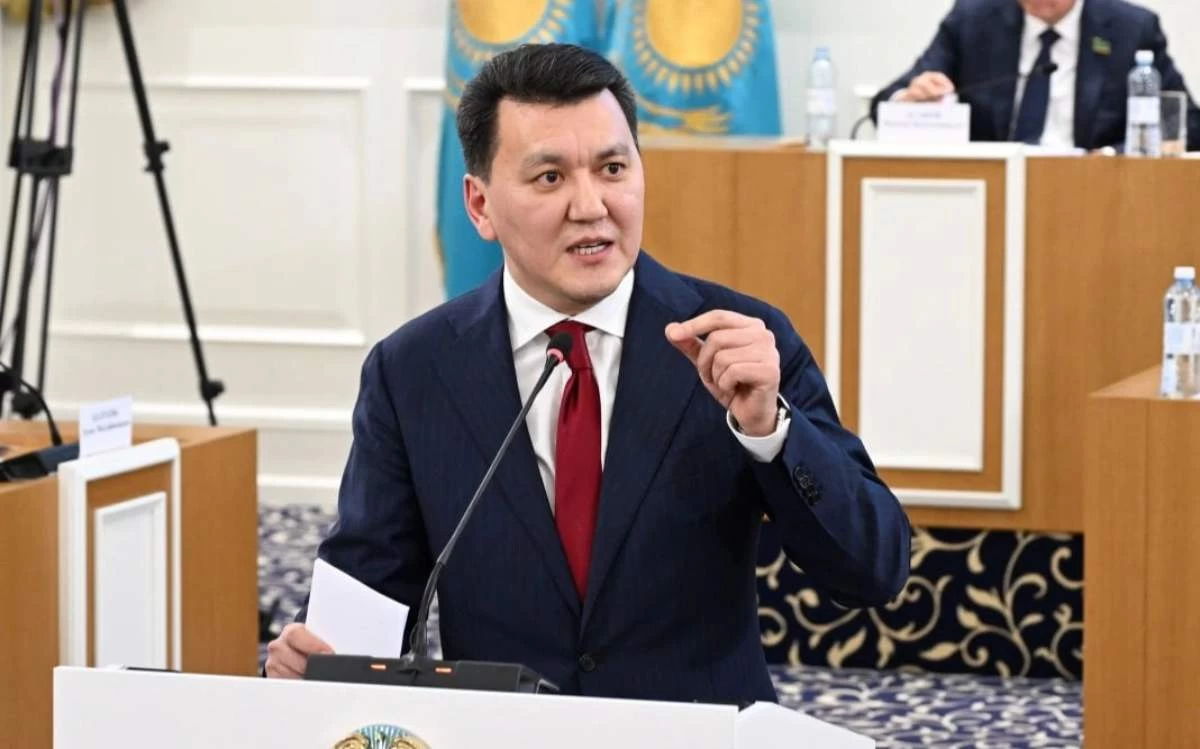 Ерлан Қарин қолданыстағы Конституцияны сынға алды