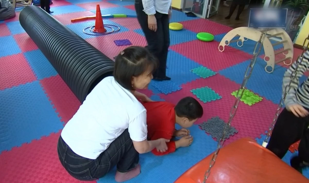 Алматыда ерекше балалар оқитын мектеп қаржыландырылмай, оқушылары мәжбүрлі демалысқа жіберілді