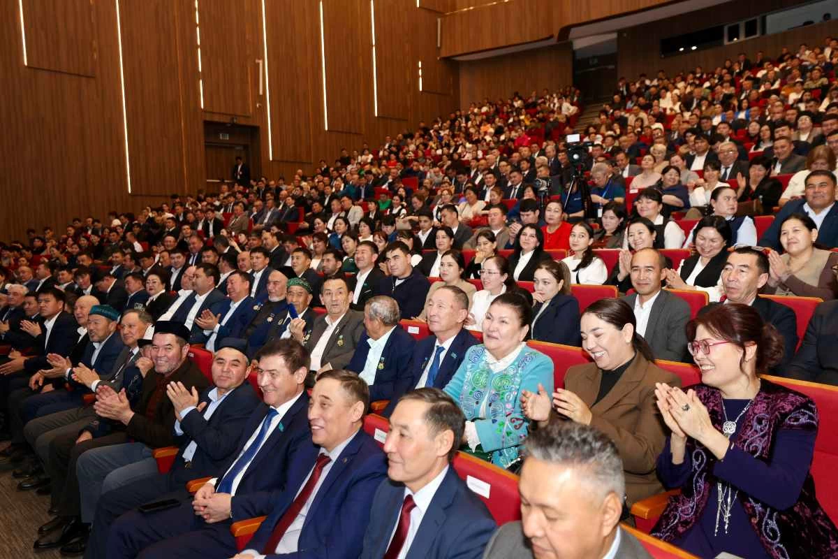 Коалиция мүшелері түркістандықтармен жаңа Конституция жобасындағы отбасы құндылықтары туралы пікір алмасты