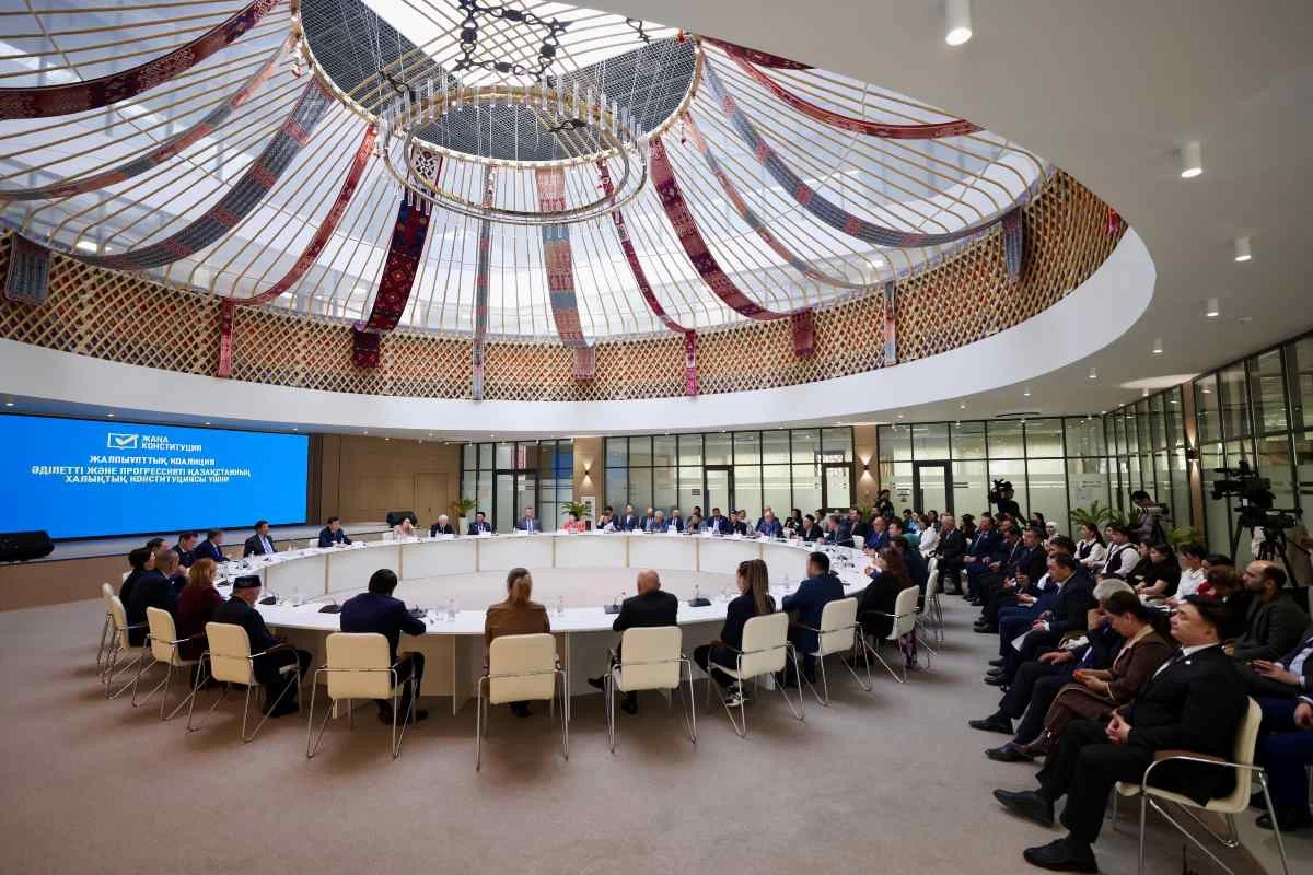 Коалиция мүшелері түркістандықтармен жаңа Конституция жобасындағы отбасы құндылықтары туралы пікір алмасты