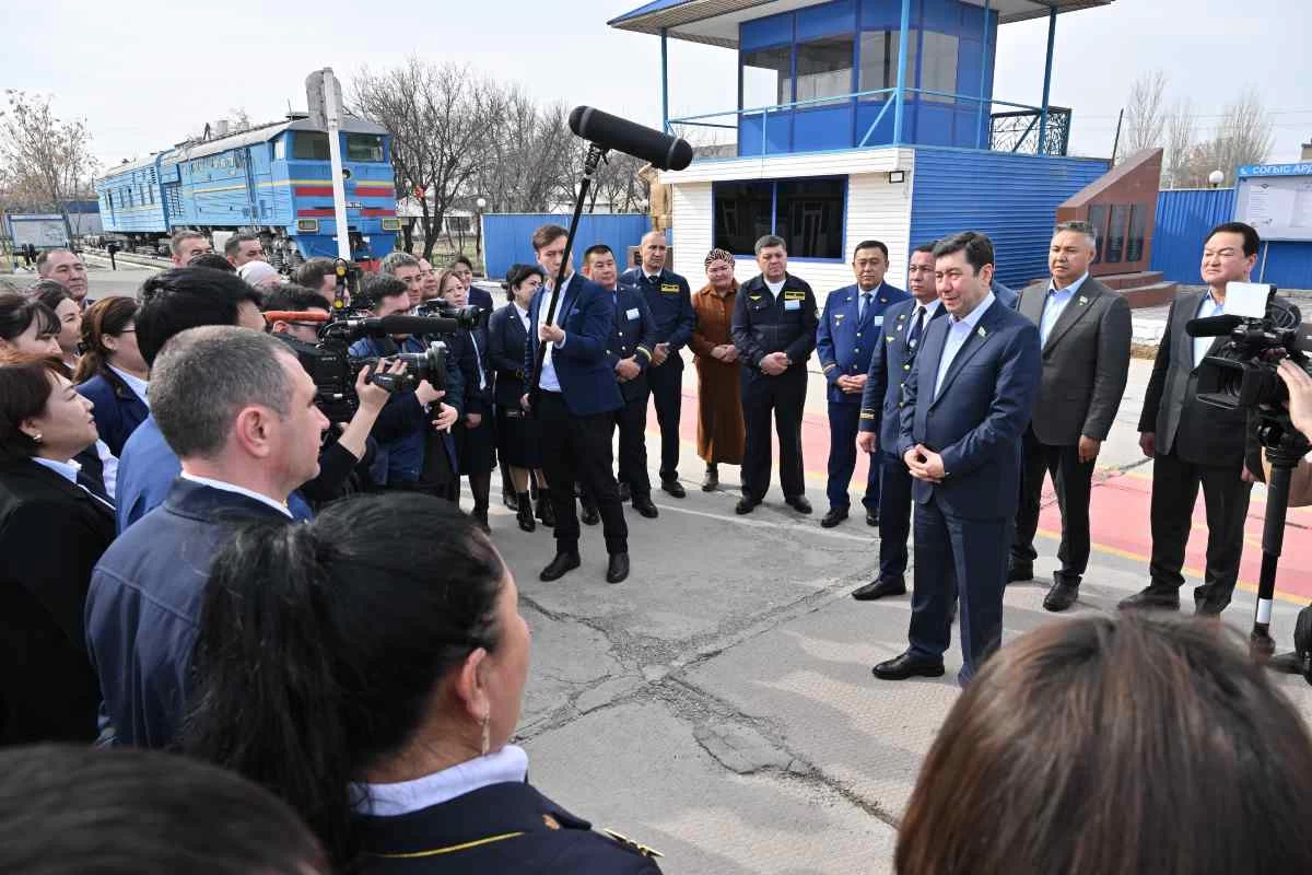 Коалиция мүшелері түркістандықтармен жаңа Конституция жобасындағы отбасы құндылықтары туралы пікір алмасты