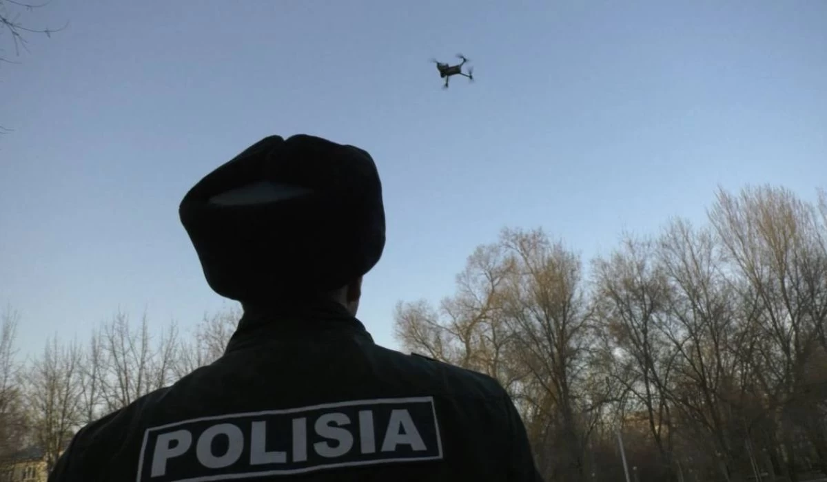 Алматылық полицейлердің дроны адамдармен сөйлесті