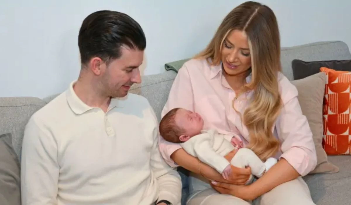 Грейс Белл и Стивен Пауэлл с сыном Хьюго