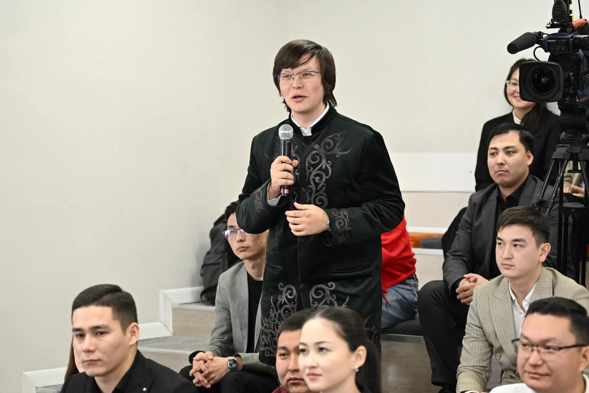 Ғылым, мәдениет және инновация – павлодарлықтар жаңа Конституцияның жаңашыл бастамаларын талқылады  