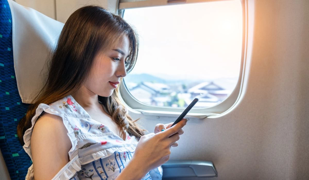 Ұшақта телефон қарау