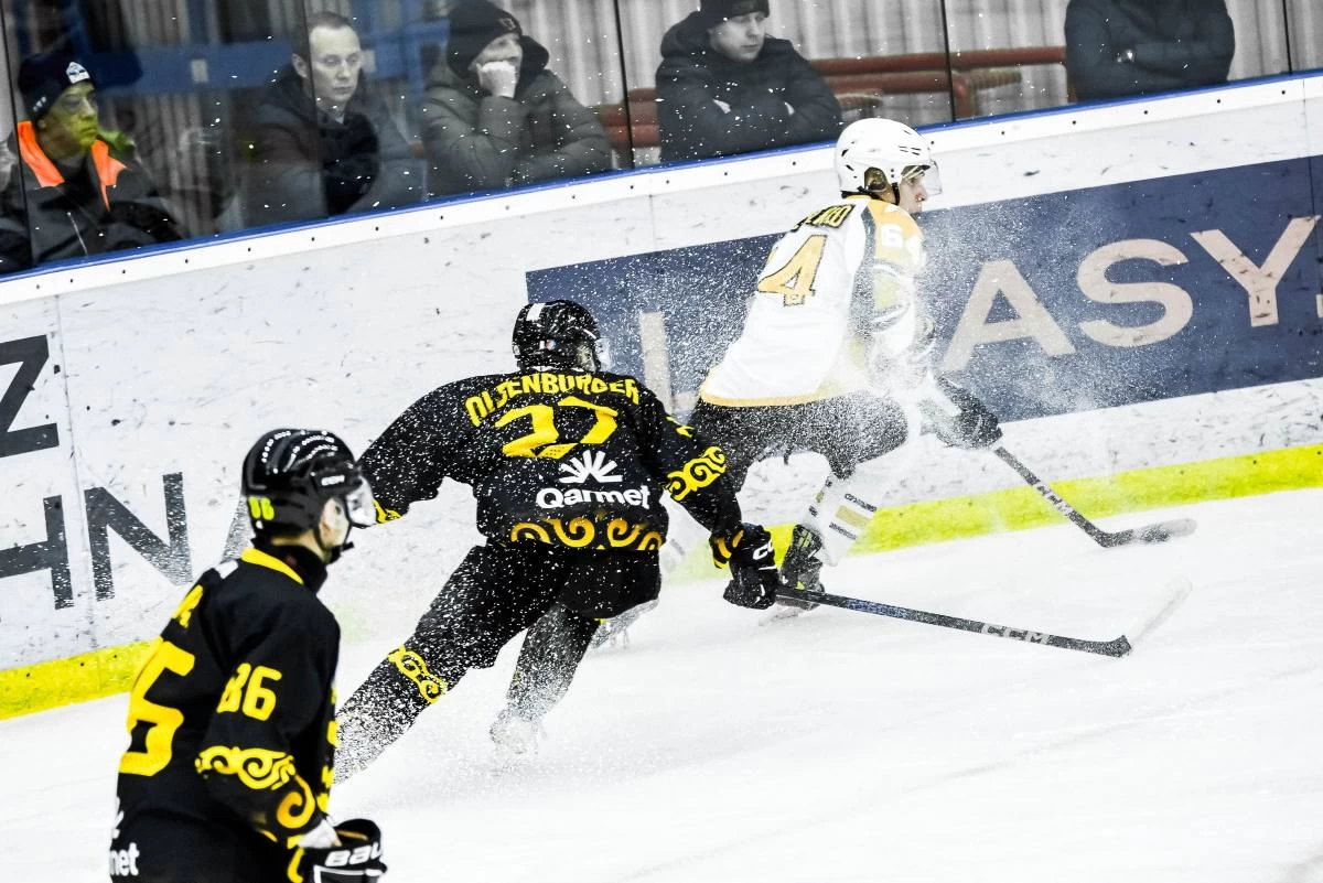 Qarmet_ жастар хоккей командасы тұңғыш рет Jastar Hokei Ligasy финалына шықты