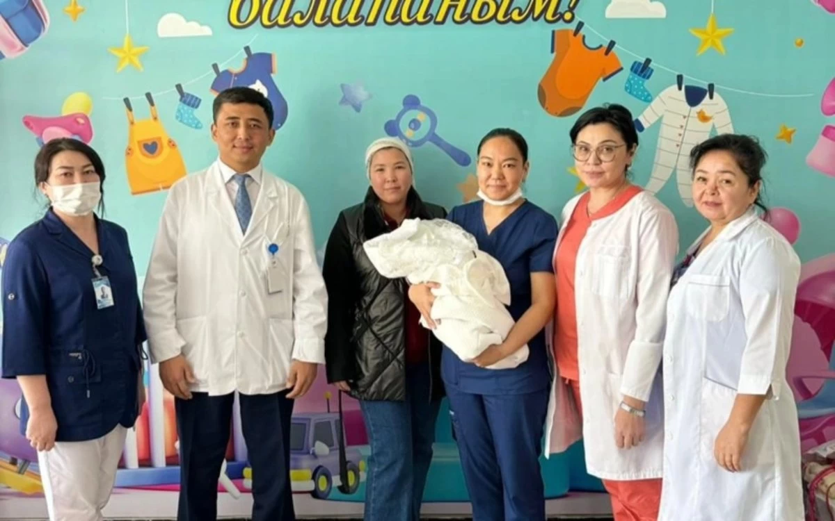 Шымкентте салмағы 650 грамм шала туған шақалақтың көзіне ота жасалды