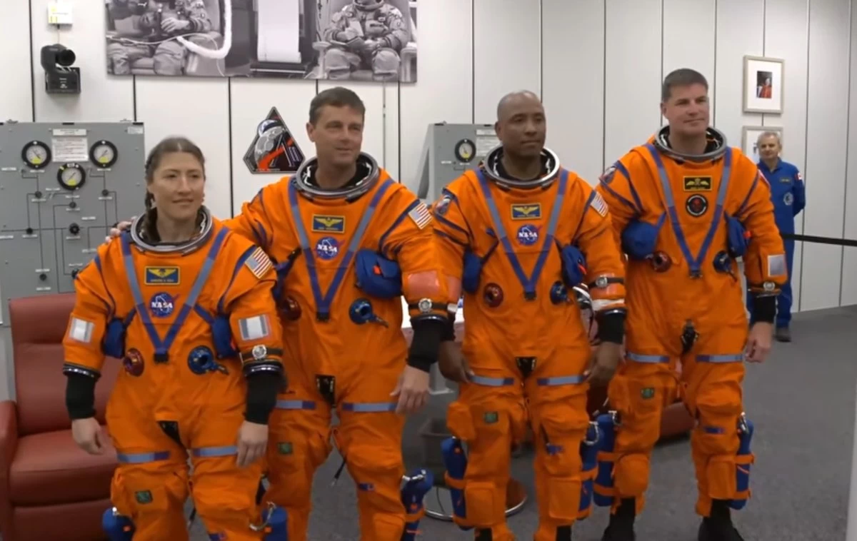 54 жыл үзілістен кейін адамзат Айға ұшты: Америка ғарышқа аттанатын үш ғарышкерді атады