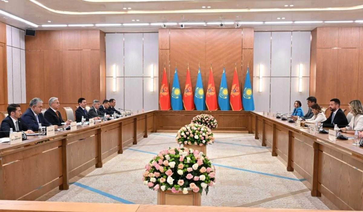 еңейтілген құрамда келіссөз