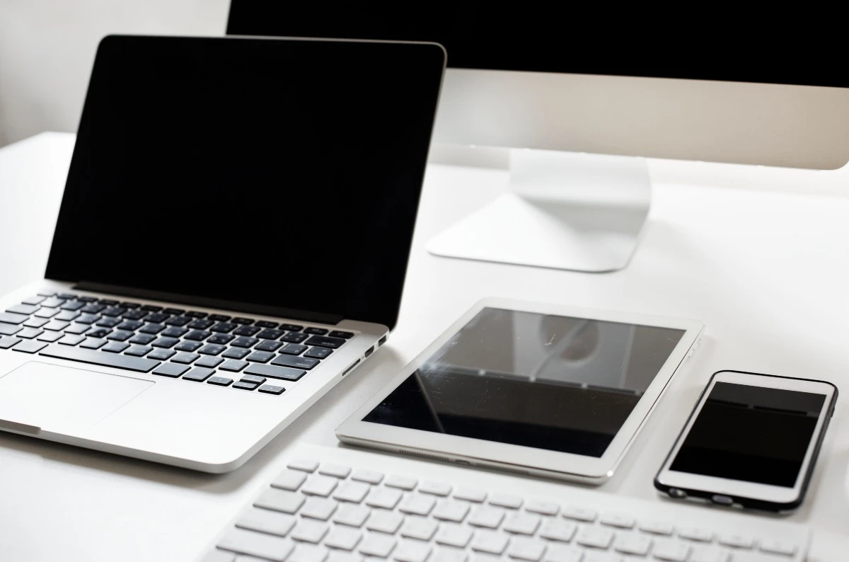 Apple компаниясы MacBook пен iPad