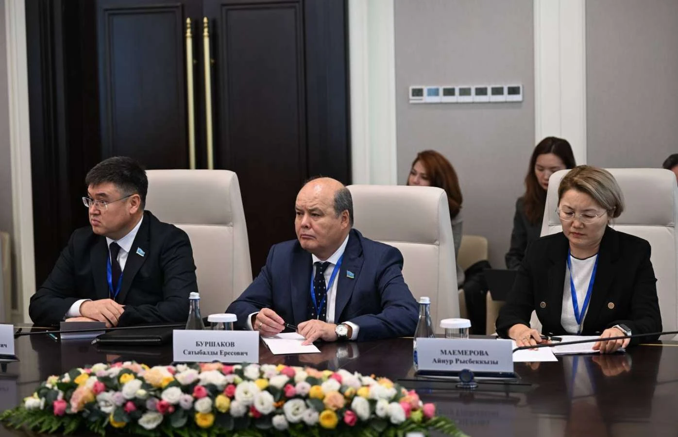 Депутаттар