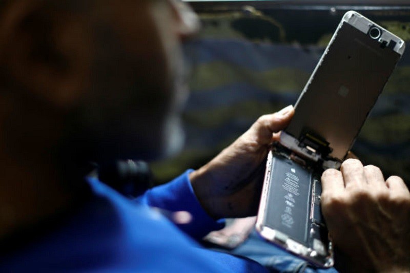 iPhone батареясы жарылған соң көлік өртеніп кетті