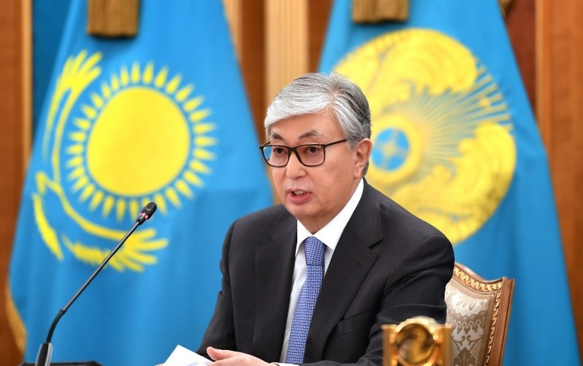 Тоқаев: АҚШ периздентіне қытайларды қуысқа тықпауға кеңес берер едім