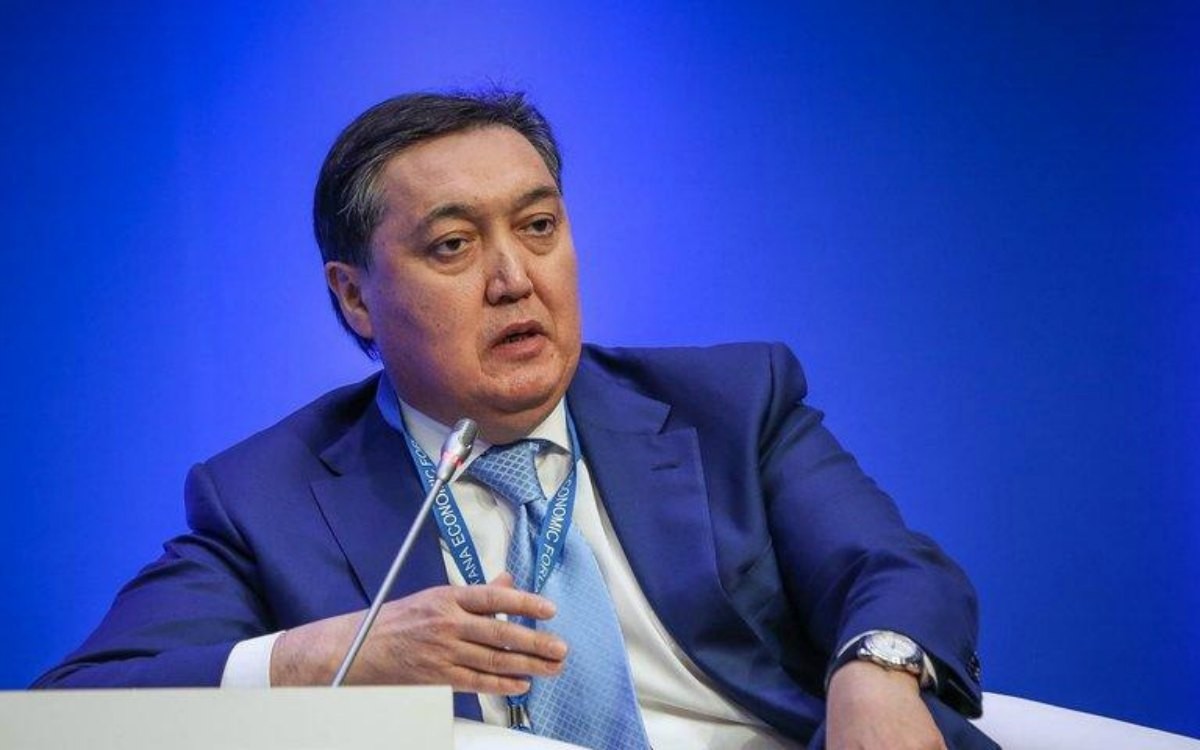 Мамин экономиканы дамытатын құжатқа қол қойды