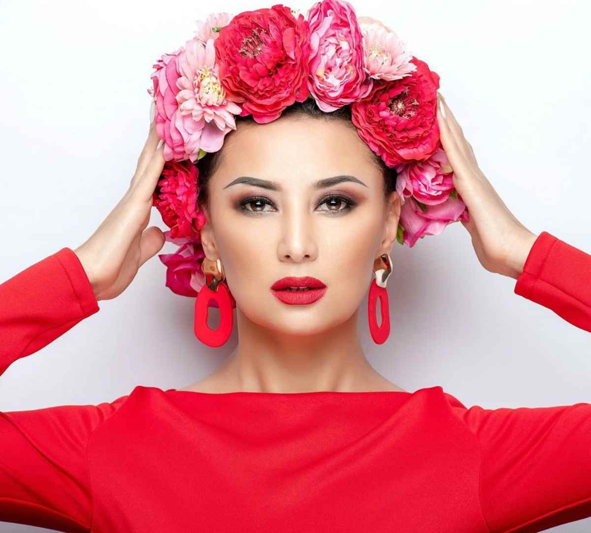 Үлкен мүшесін соратын порно видео