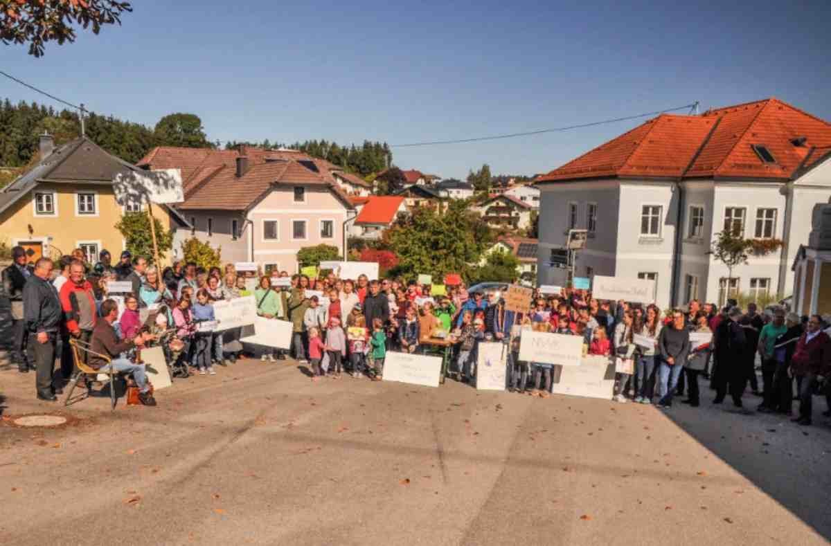 Австрияда тұтас бір қала тұрғындары Қазақстаннан келген отбасы үшін митингіге шықты – БАҚ 