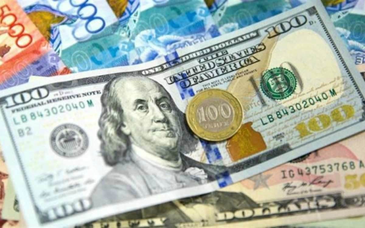 Келесі жылы доллар 400 теңгеге жетеді: Экономист маман өз болжамын жасады