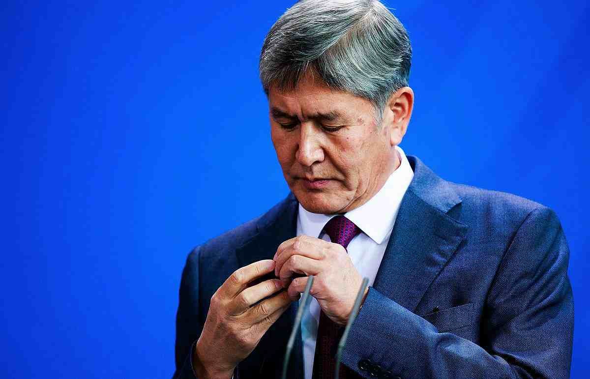 Қырғызстанның бұрынғы президентін күштеп сотқа алып келді