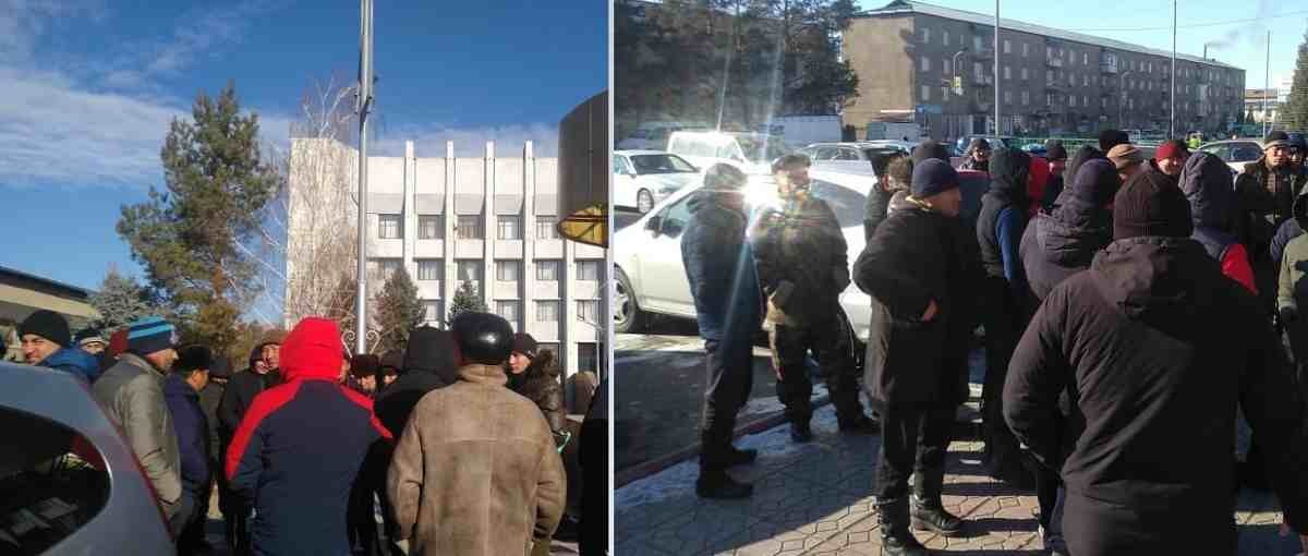Қырғызстан жұрты жиналып қазақстандық жол полицейлеріне наразылық білдірді